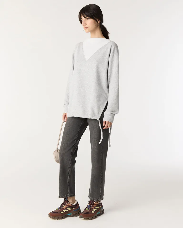 Buzo holgado con hombros caídos escote bote y aberturas laterales en el ruedo de Furzai en Buzos y Sweaters para argentina