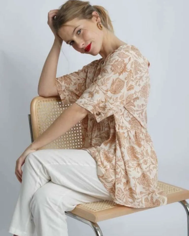 Blusa de lino estampada con frunces y lazo en la espalda de Hesed en Blusas para argentina