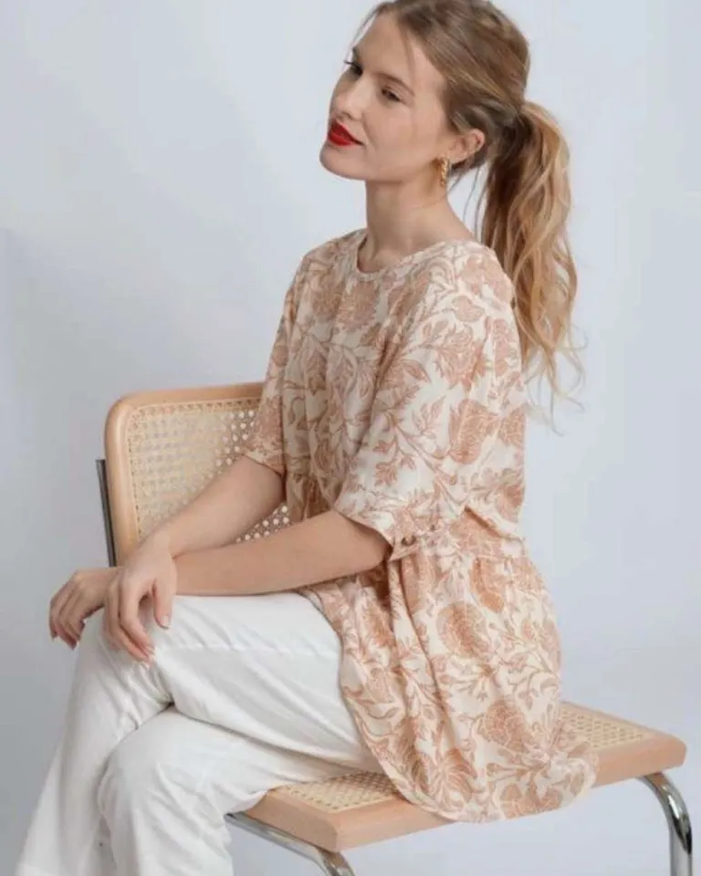 Blusa de lino estampada con frunces y lazo en la espalda de Hesed en Blusas para argentina