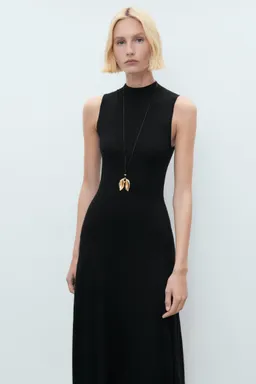 Vestido punto fino evasé de Mango en Vestidos para argentina