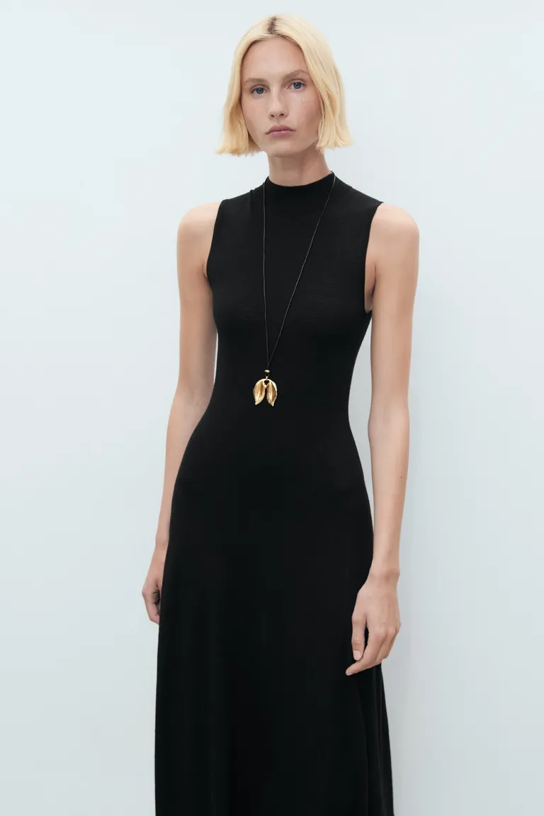 Vestido punto fino evasé de Mango en Vestidos para argentina