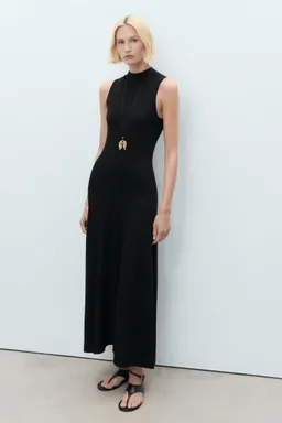 Vestido punto fino evasé de Mango en Vestidos para argentina