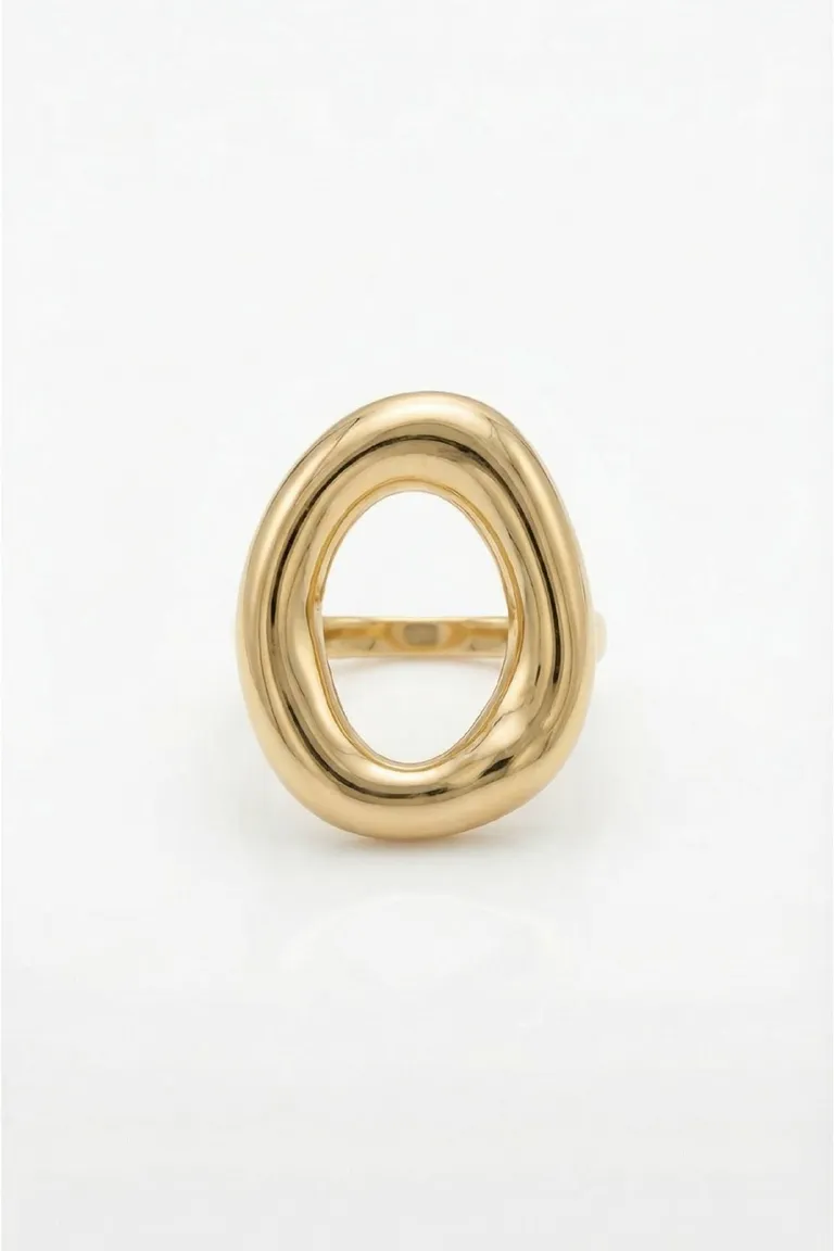 Anillo con diseño de silueta orgánica ovalada y estructura abierta de superficie lisa con acabado brillante de Maria Cher en Bijouterie para argentina