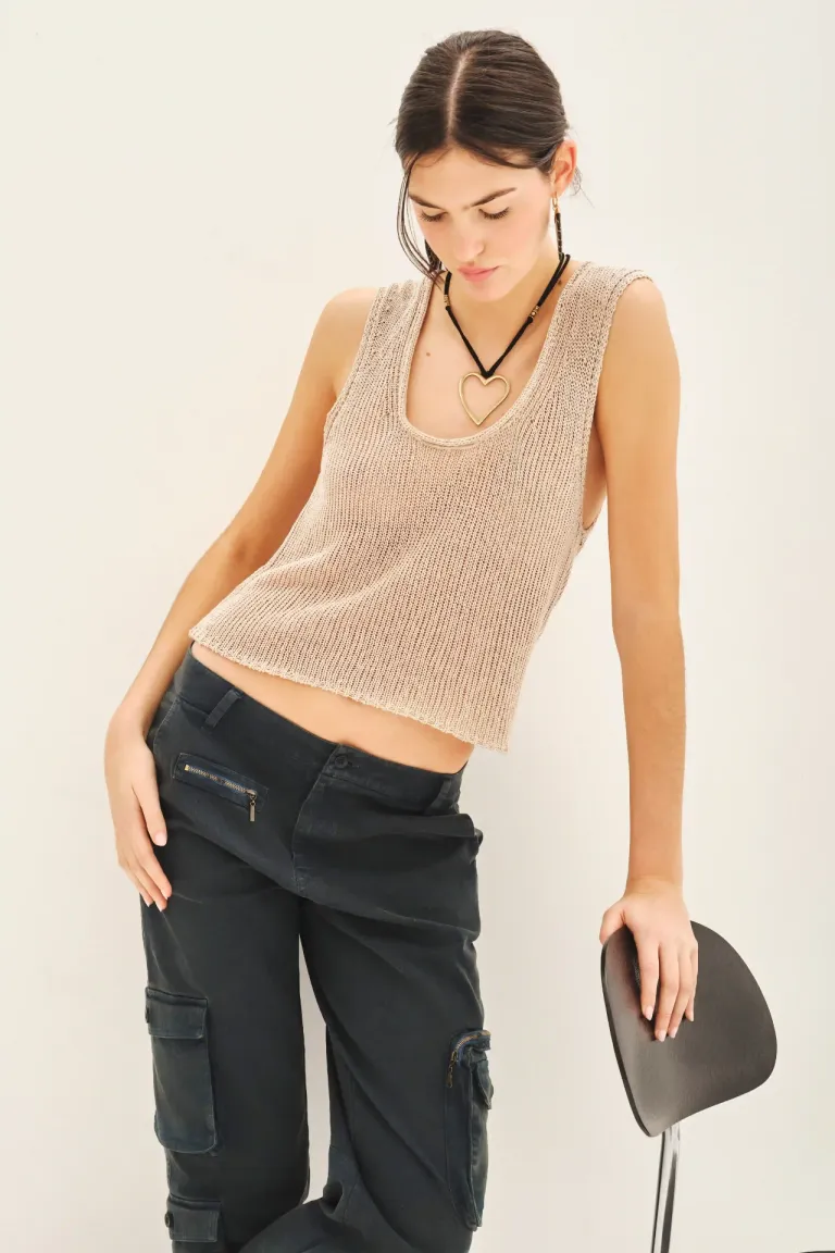 Top de tejido compacto y escote pronunciado en U - Prenda elegante y versátil para el verano de Rapsodia en Tops para argentina