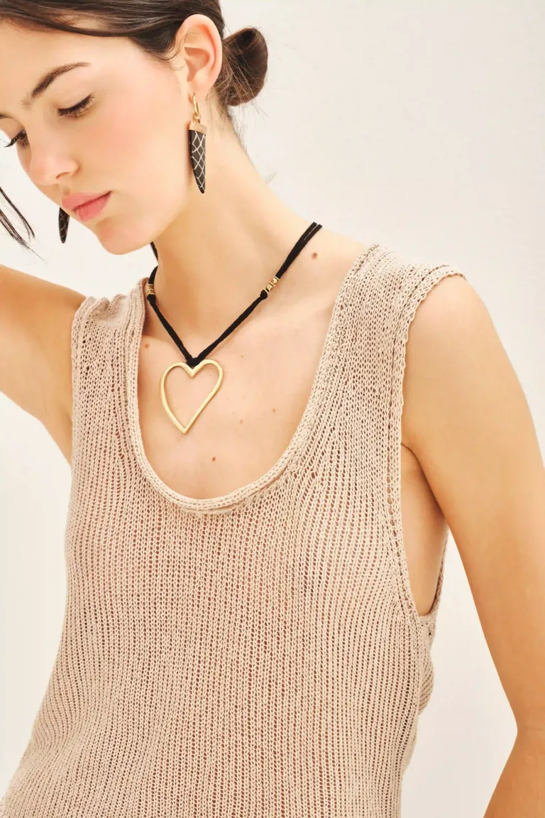 Top de tejido compacto y escote pronunciado en U - Prenda elegante y versátil para el verano de Rapsodia en Tops para argentina