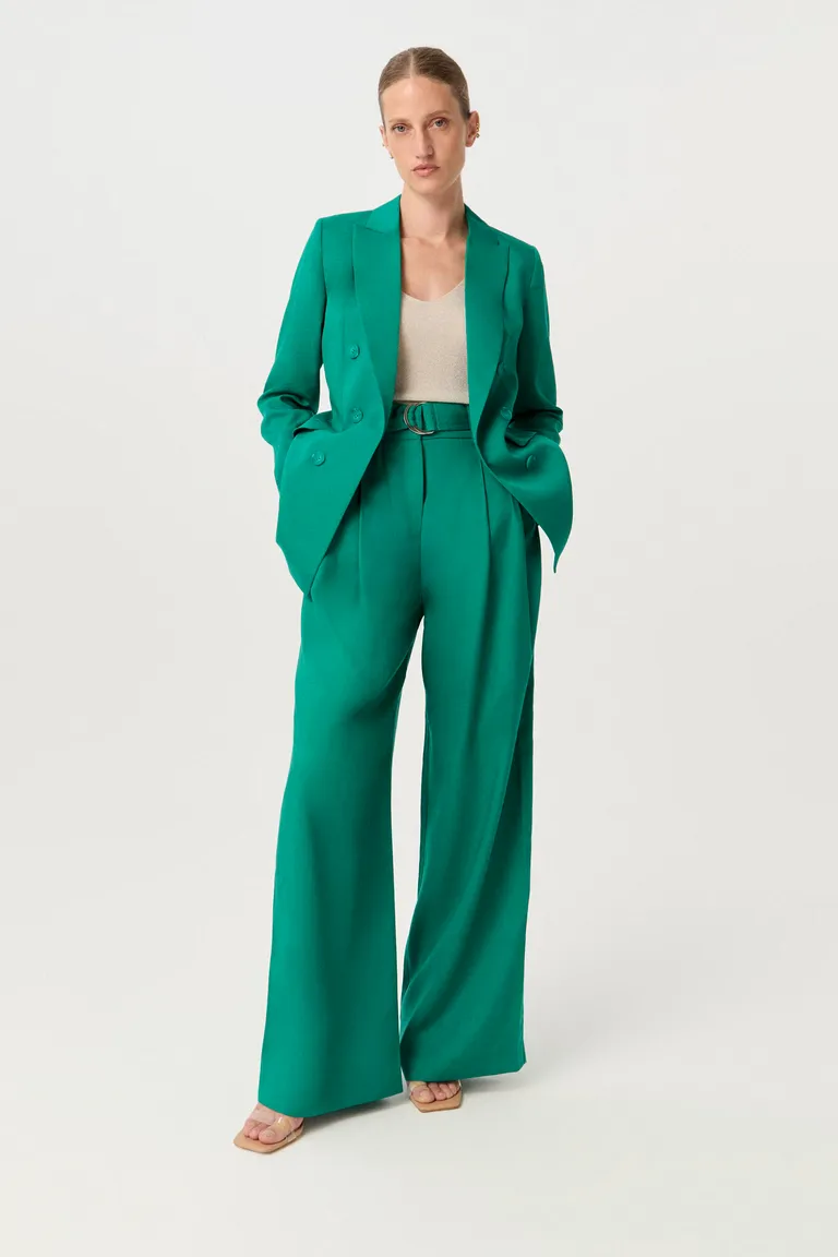 Blazer largo de sastrería en color verde intenso con silueta entallada y manga larga de Markova en Blazers para argentina