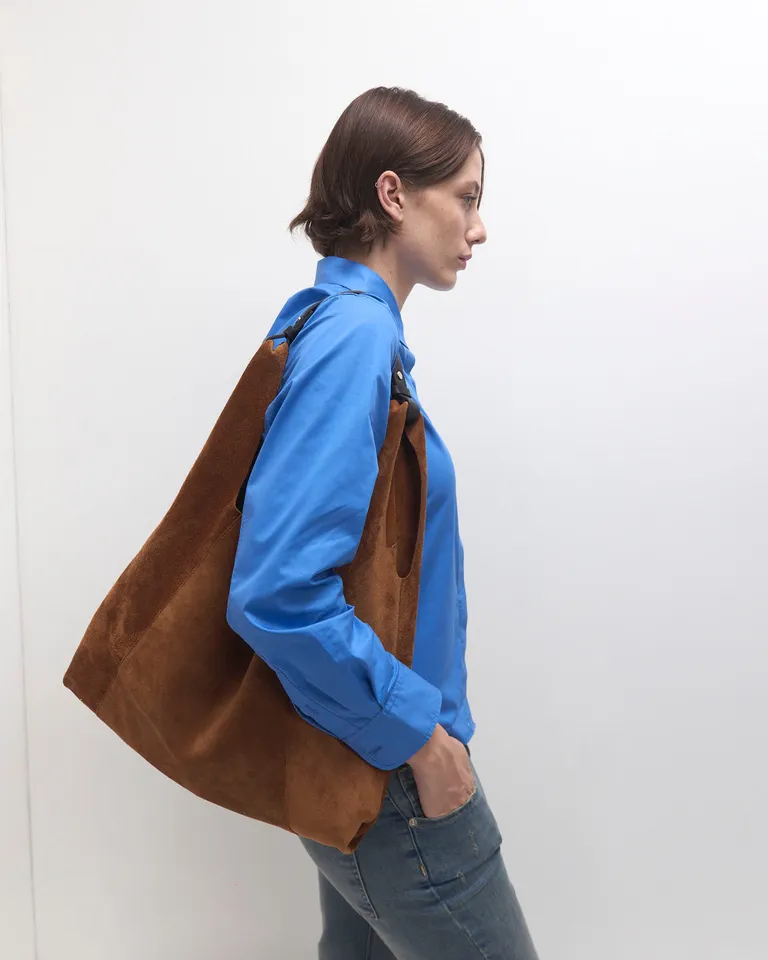 Bolso de gamuza marrón, un diseño sencillo y elegante para el día a día de Prüne en Bolsos y Carteras para argentina