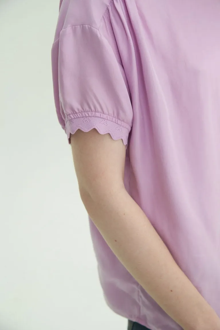 Blusa manga corta con frunces y terminaciones onduladas con detalles de corazones de Las Pepas en Blusas para argentina