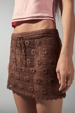 Minifalda crochet flores de Mango en Faldas para argentina