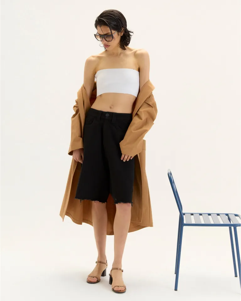 Top blanco sin tirantes con diseño moderno y fresco de Blue Sheep en Tops para argentina