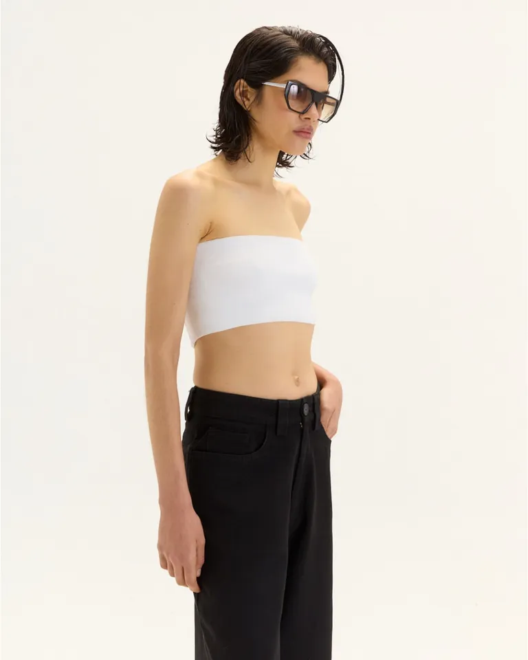 Top blanco sin tirantes con diseño moderno y fresco de Blue Sheep en Tops para argentina