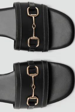 Sandalia cuero hebilla de Mango en Sandalias para argentina