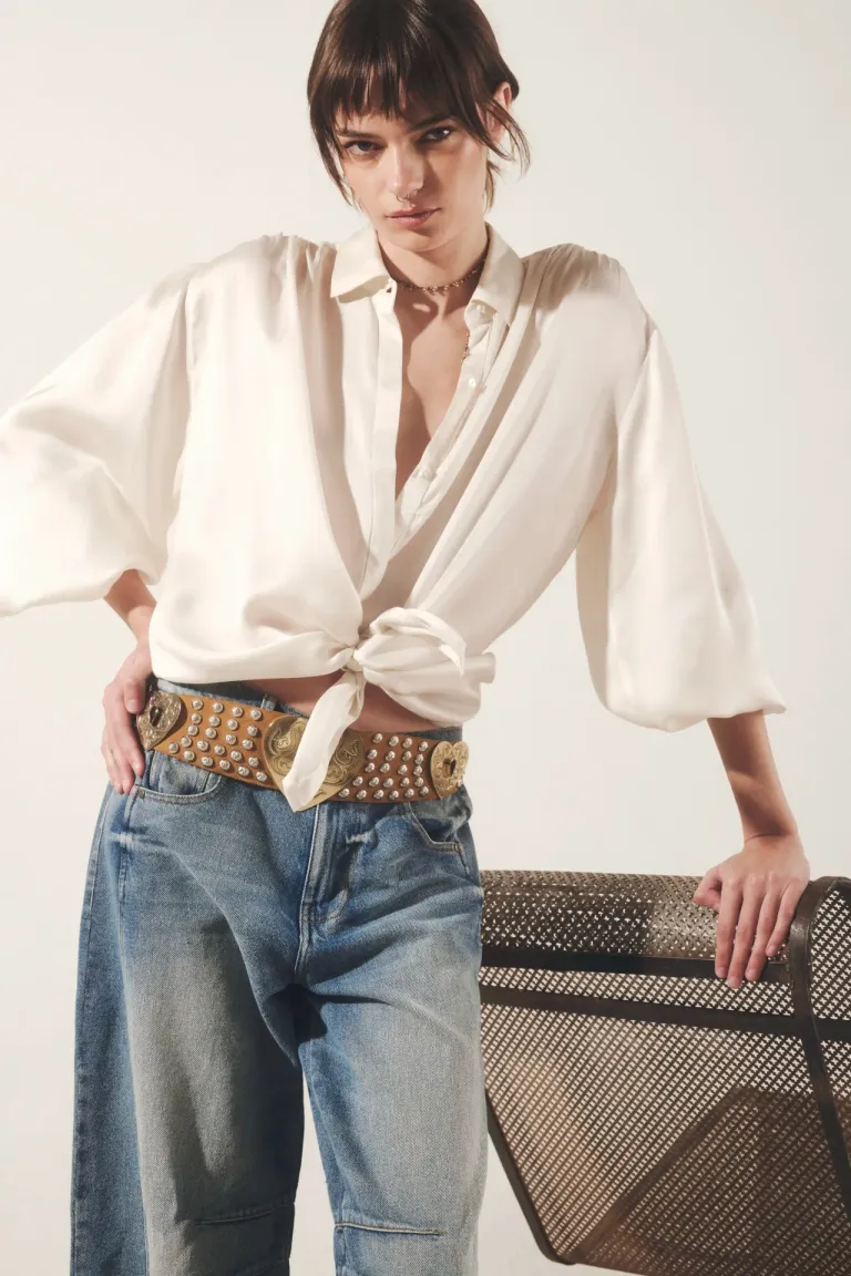 Camisa de viscosa y modal de corte amplio y manga larga con cuello camisero y detalle de botón en forma de corazón de Rapsodia en Camisas para argentina