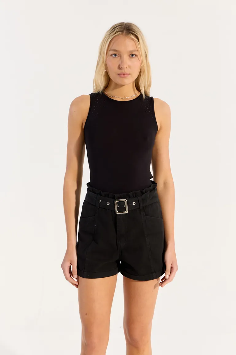 Musculosa negra con detalles de tachas, escote redondo y diseño elegante de Portsaid en Tops para argentina