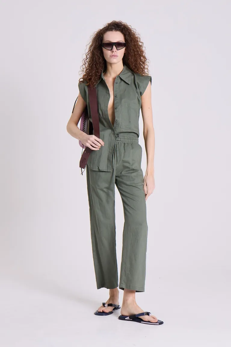 Camisa verde sin mangas de lino y algodón con cuello camisero y bolsillo de Maria Cher en Camisas para argentina