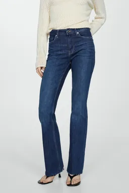 Jeans flare tiro medio de Mango en Pantalones para argentina