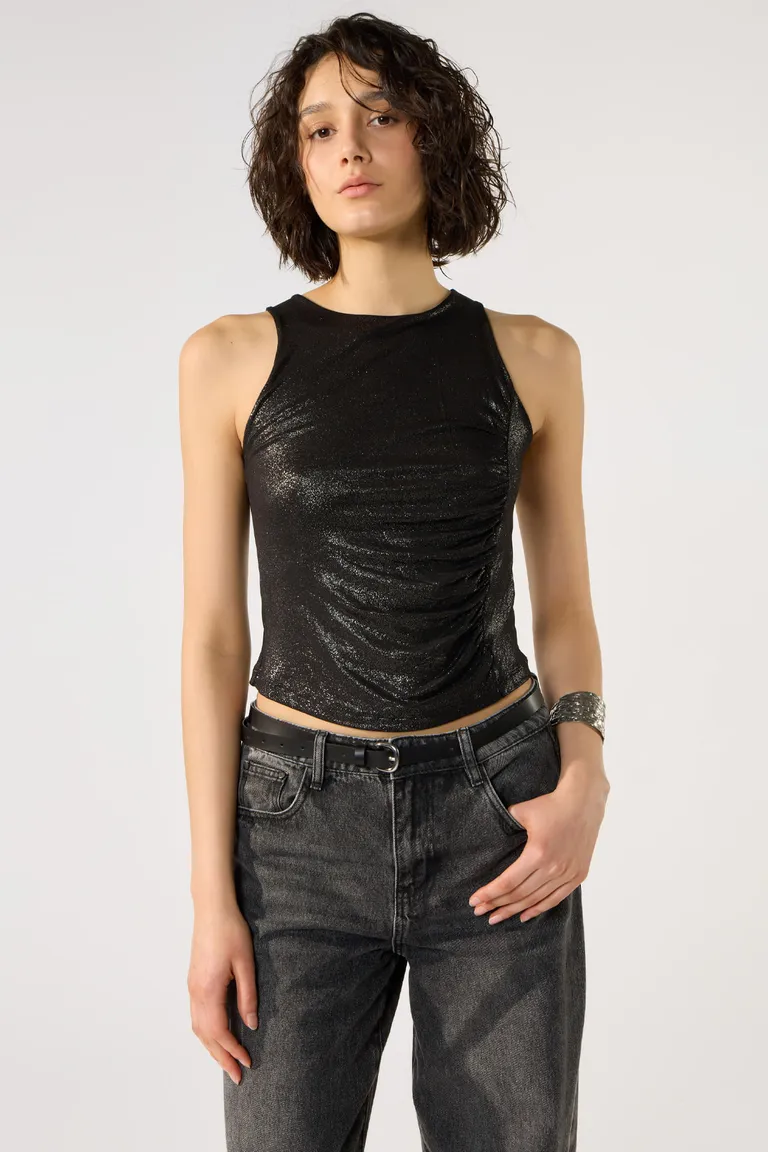 Musculosa Frunci: Estilo y Comodidad en un Mismo Diseño de Cuesta Blanca en Tops para argentina
