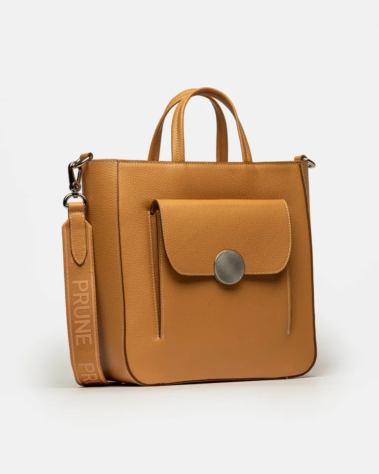 Shopper de líneas simples y elegante herraje en níquel, versátil para el día a día de Prüne en Bolsos y Carteras para argentina