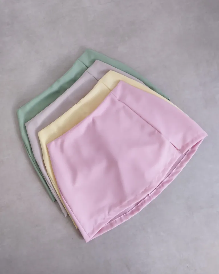 Falda corta rosa con bolsillos, diseño moderno y femenino de Lemmon en Shorts para argentina