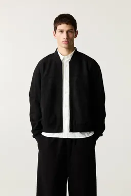 Campera bomber gamuza sintética de Pull&Bear en Abrigos y Camperas para argentina