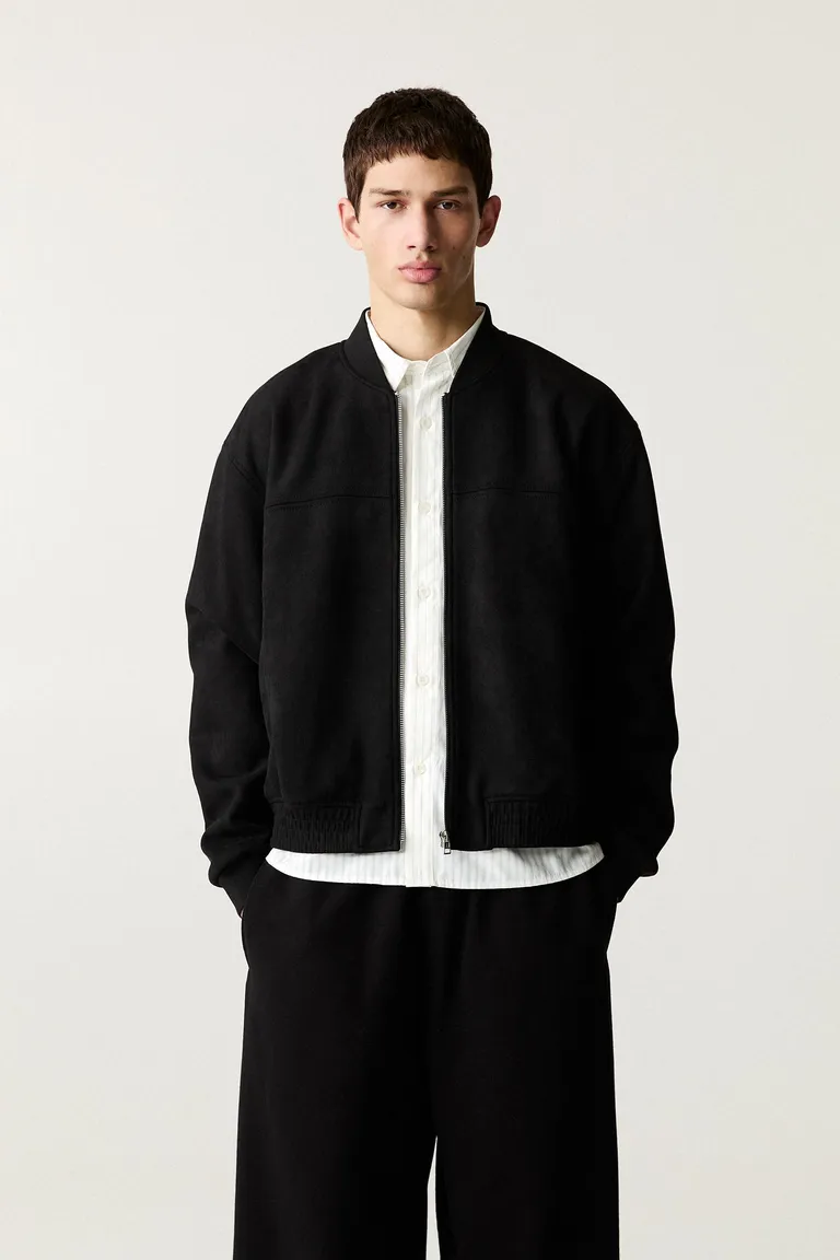 Campera bomber gamuza sintética de Pull&Bear en Abrigos y Camperas para argentina