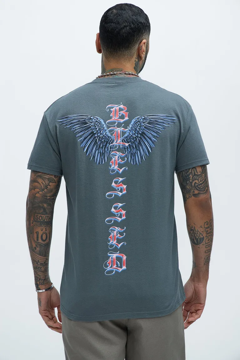 Remera manga corta blessed wings de Fashion Nova en Remeras y Polos para argentina