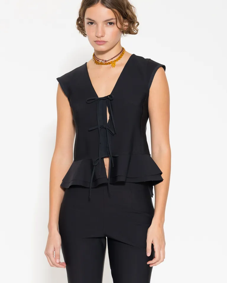 Top Julieta: Prenda de Moda Femenina con Diseño Exclusivo y Detalles Refinados de Jazmin Chebar en Tops para argentina