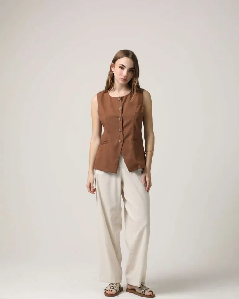Chaleco de lino con cierre de botones para mujer de Hesed en Chalecos para argentina