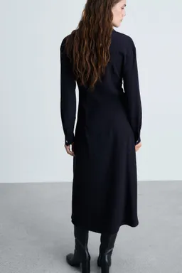 Vestido midi cintura drapeada de Mango en Vestidos para argentina