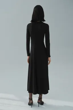 Vestido largo punto evasé de Mango en Vestidos para argentina