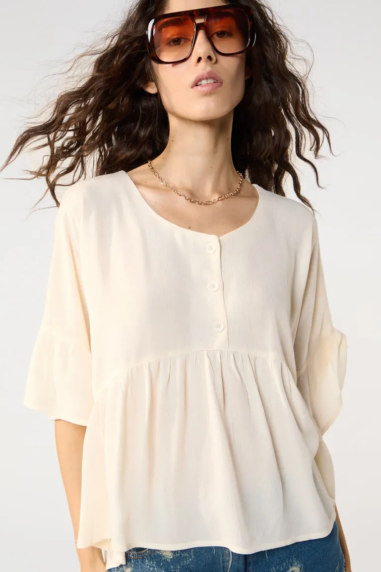 Blusa holgada de líneas elegantes y acabados delicados de Cuesta Blanca en Blusas para argentina