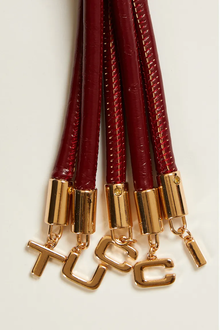 Llavero de cuero ecológico con detalles metálicos y nudos decorativos de Tucci en Llaveros para argentina