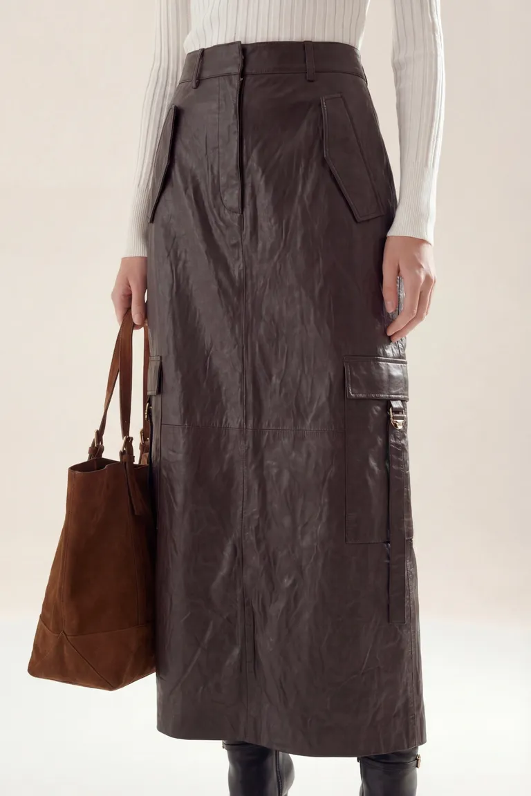 Pollera larga estilo cargo con bolsillos laterales y cierre frontal de Akiabara en Faldas para argentina