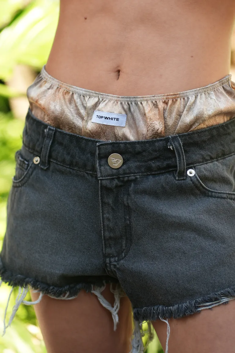 Shorts de jean de tiro medio con detalles de desflecado de Top White en Shorts para argentina