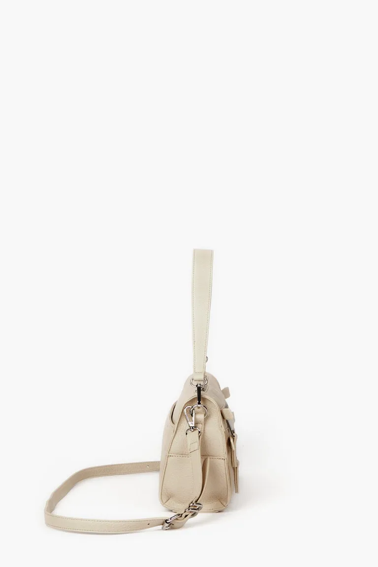 Bandolera mediana con bolsillos frontales, cierre y correa larga regulable de Mishka en Bolsos y Carteras para argentina