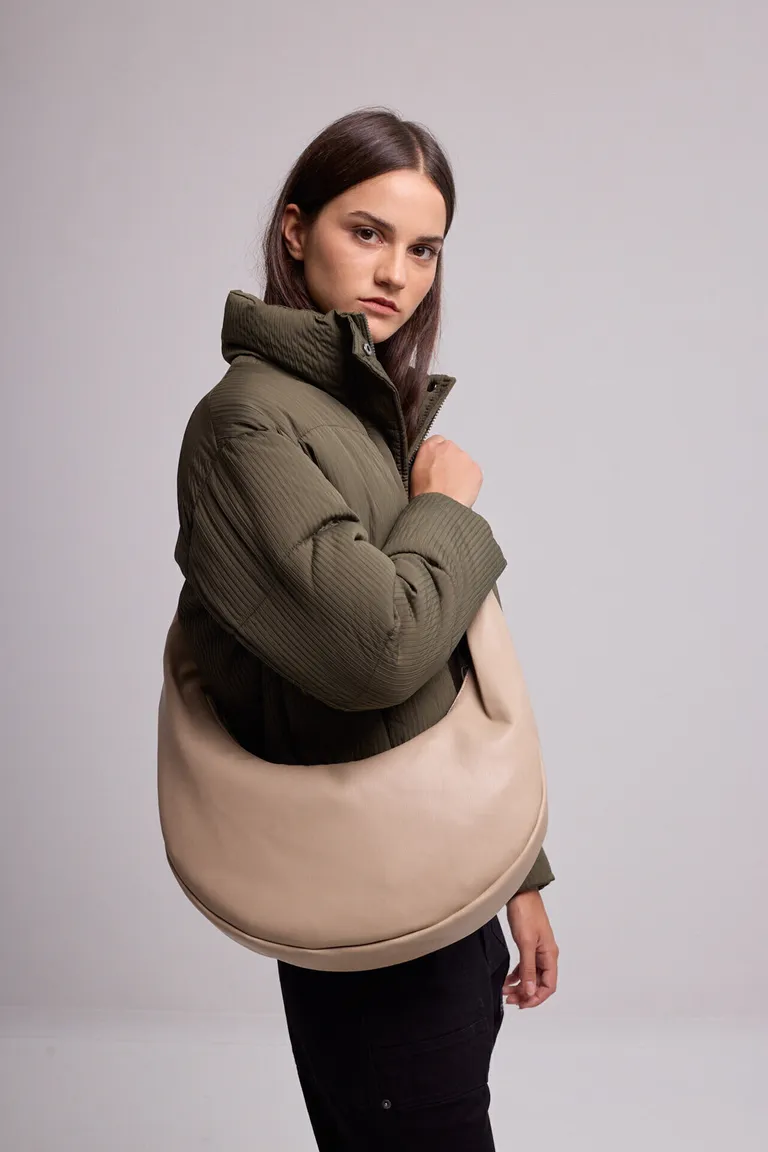 Cartera de hombro tipo hobo con diseño de silueta curva y correa integrada de Kill en Bolsos y Carteras para argentina