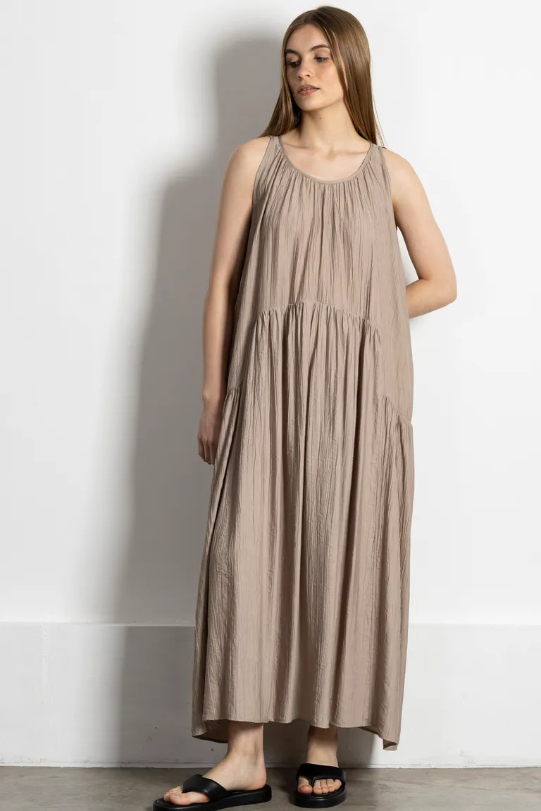 Vestido vernal de silueta holgada y textura arrugada con frunces y bolsillos laterales de Kill en Vestidos para argentina