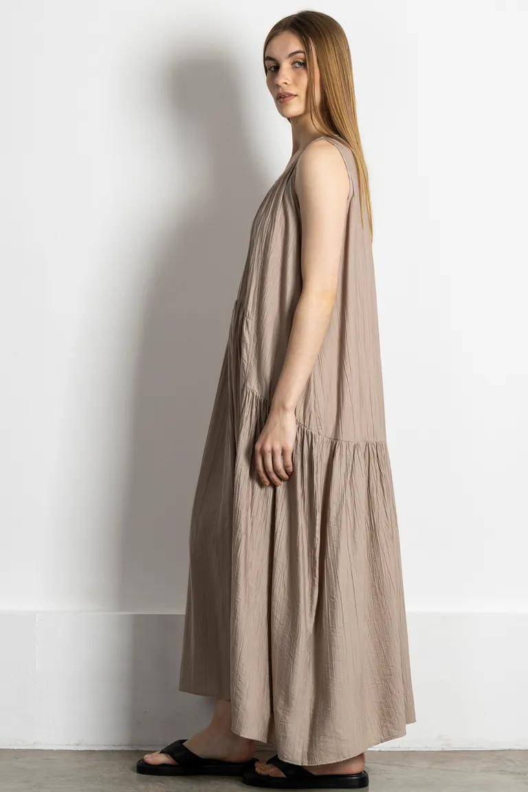 Vestido vernal de silueta holgada y textura arrugada con frunces y bolsillos laterales de Kill en Vestidos para argentina