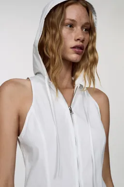 Vestido capucha con cremallera de Mango en Vestidos para argentina