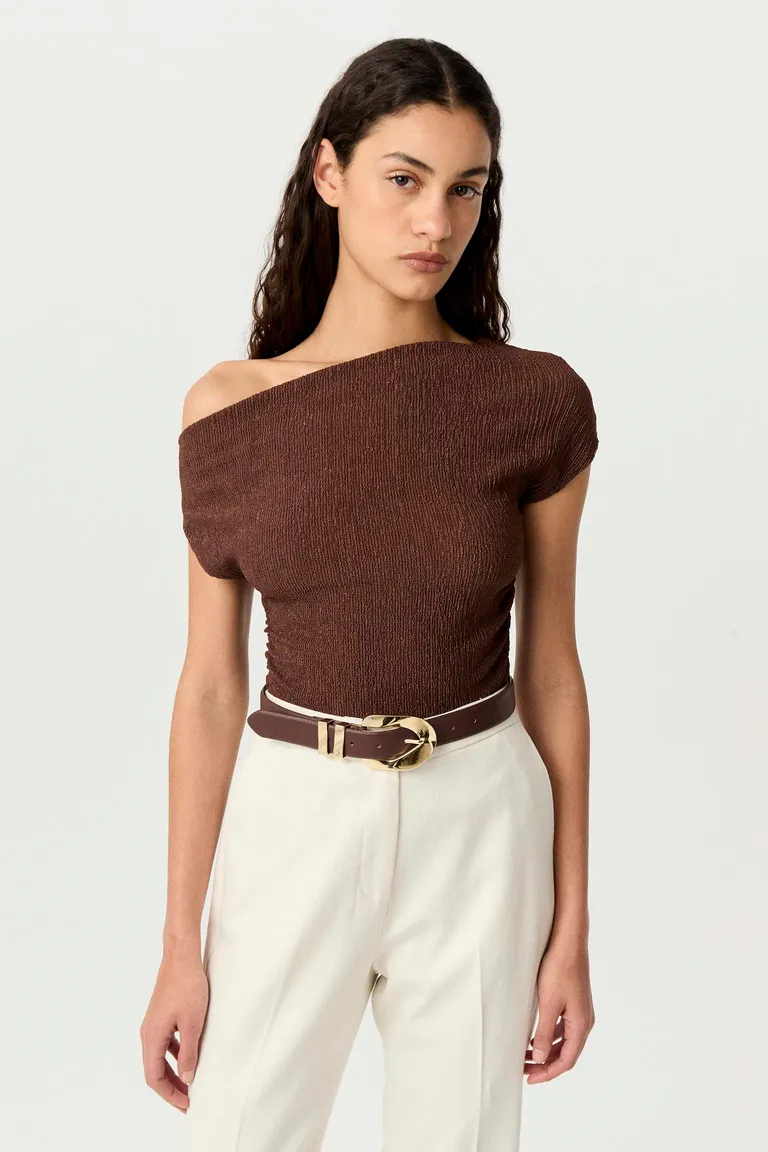 Remera de punto con corte asimétrico y mangas cortas - Diseño exclusivo y elegante de Markova en Remeras para argentina