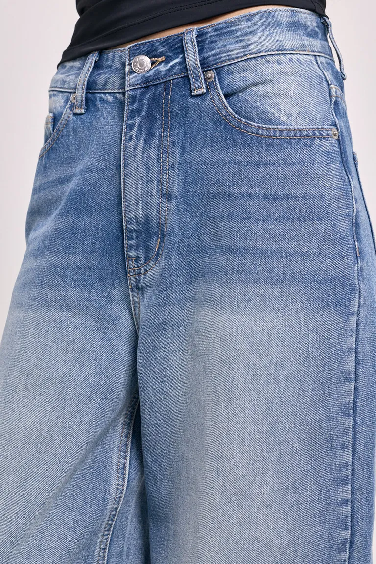 Pantalón de jean tiro medio con corte amplio de pernera ancha y diseño de lavado desgastado de 47 Street en Pantalones para argentina