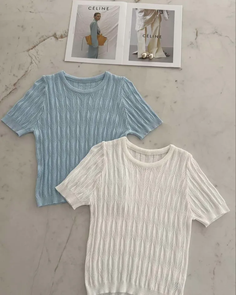 Remera de lycra de manga corta con rayas verticales en color celeste de Hesed en Remeras para argentina