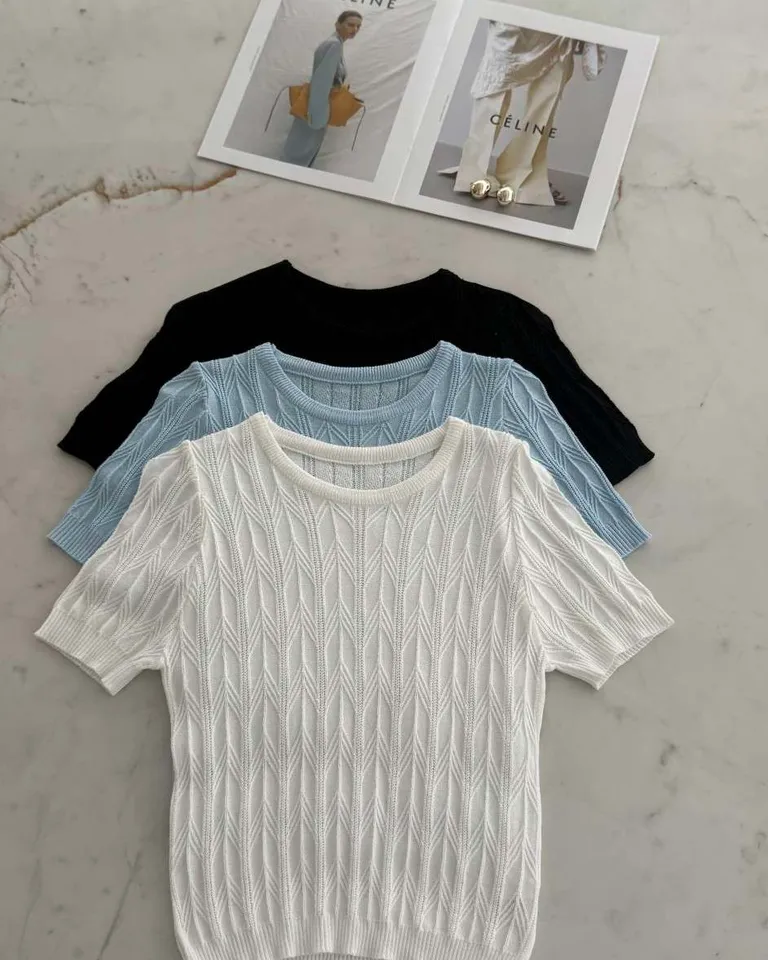 Remera de lycra de manga corta con rayas verticales en color celeste de Hesed en Remeras para argentina