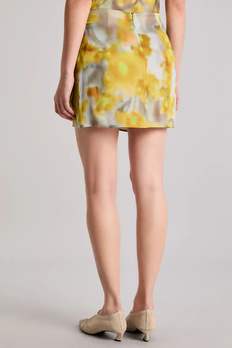 Falda Daisy con Estampado Floral en Tonos Amarillos y Verdes de Kosiuko en Faldas para argentina