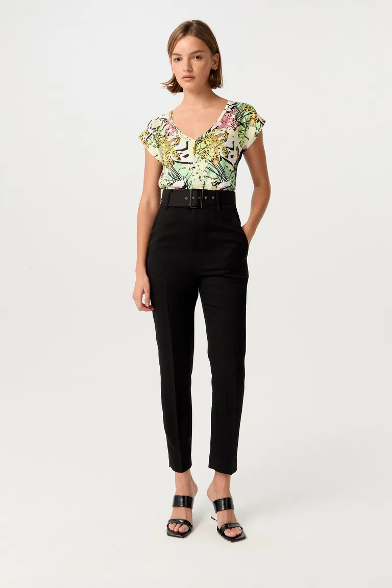 Elegante remera femenina de jacquard con diseño estampado y ajuste relajado de Markova en Remeras para argentina