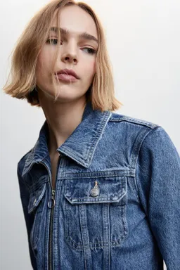 Cazadora deshilachada vaquera de Mango en Chaquetas para argentina