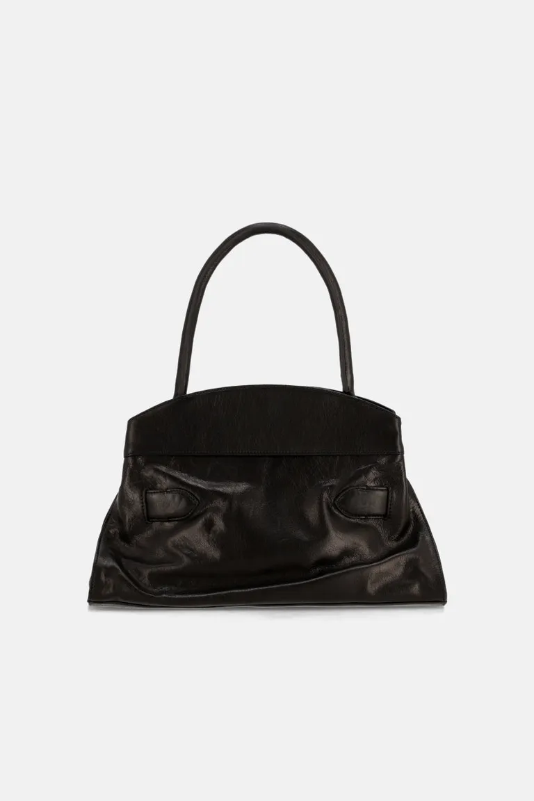 Cartera de mano estructurada con manija fija y detalle de hebilla metálica central de Justaosadia en Bolsos y Carteras para argentina