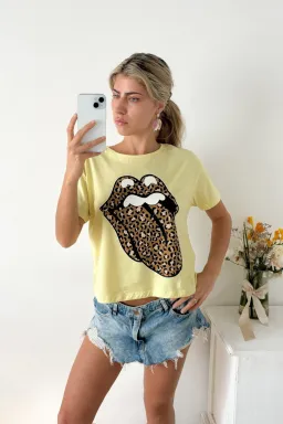 Remera algodón rolling lengua print de Benka en Remeras para argentina