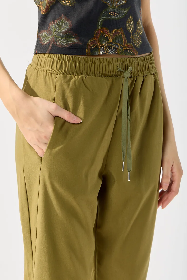 Pantalón cargo de bengalina con bolsillos y cintura ajustable de Cuesta Blanca en Pantalones para argentina