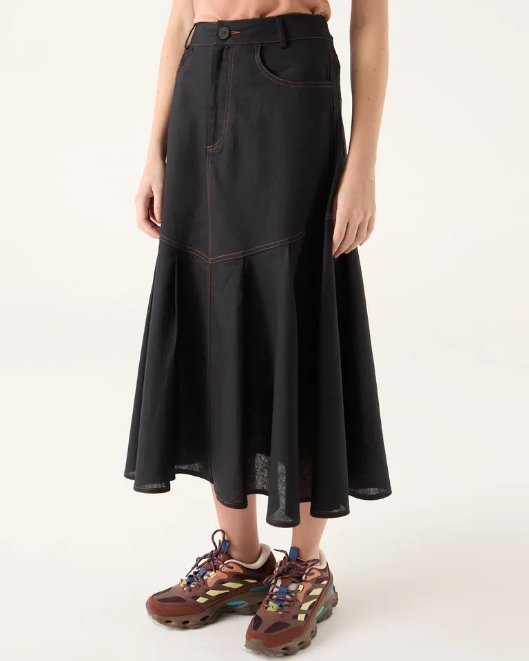 Pollera midi con recorte y costuras a contratono de Furzai en Faldas para argentina